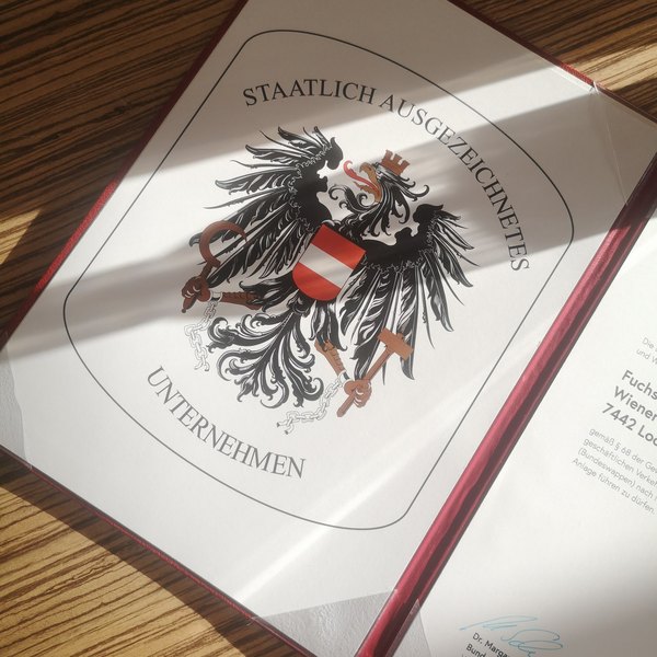 Urkunde mit österreichischem Bundesadler